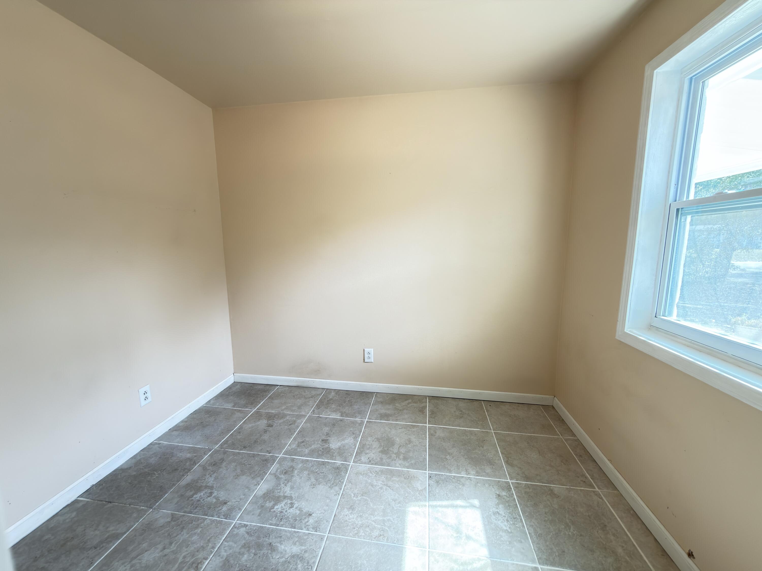 SEABREEZE ADD #3 LOT 2 BLK G - Residential