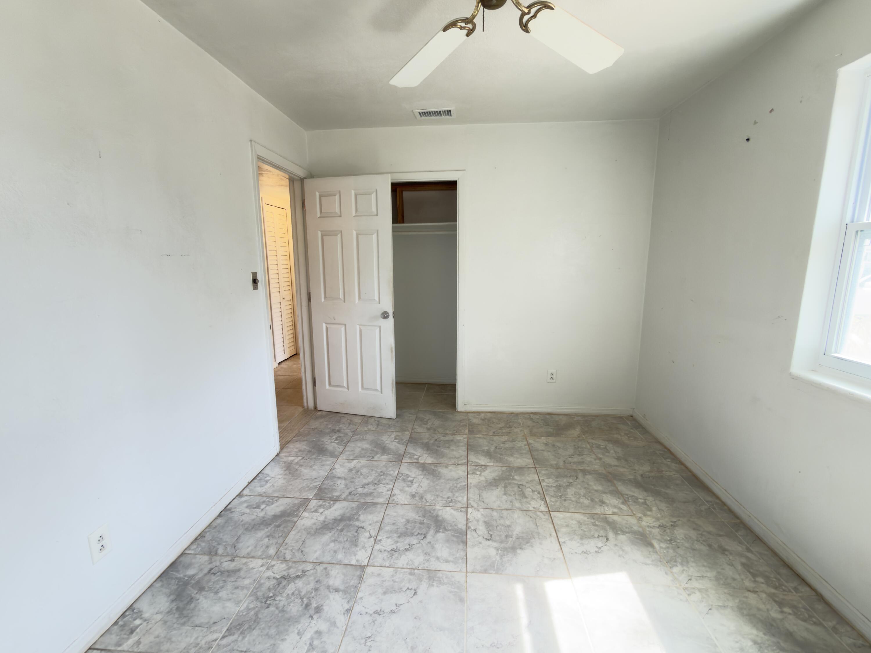 SEABREEZE ADD #3 LOT 2 BLK G - Residential