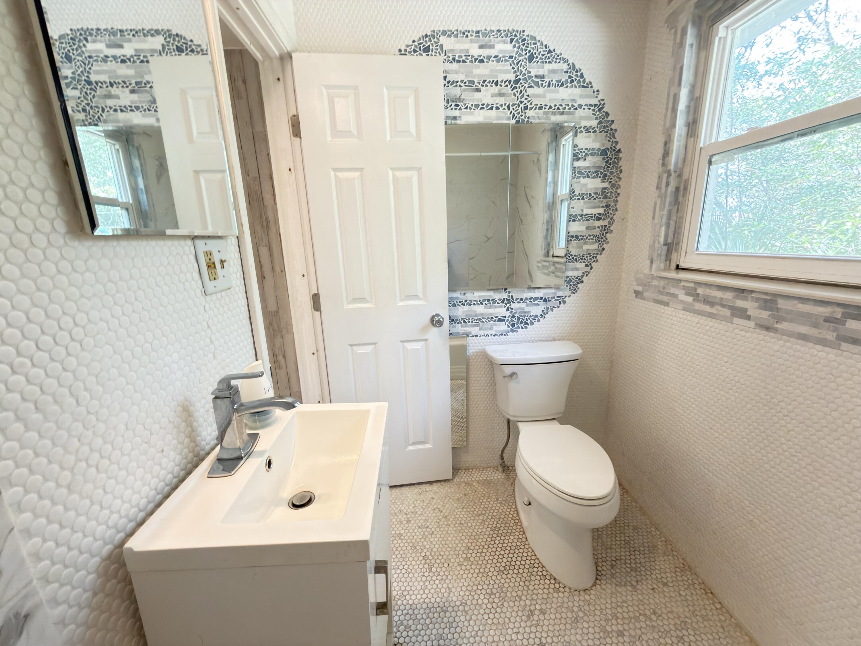 SEABREEZE ADD #3 LOT 2 BLK G - Residential