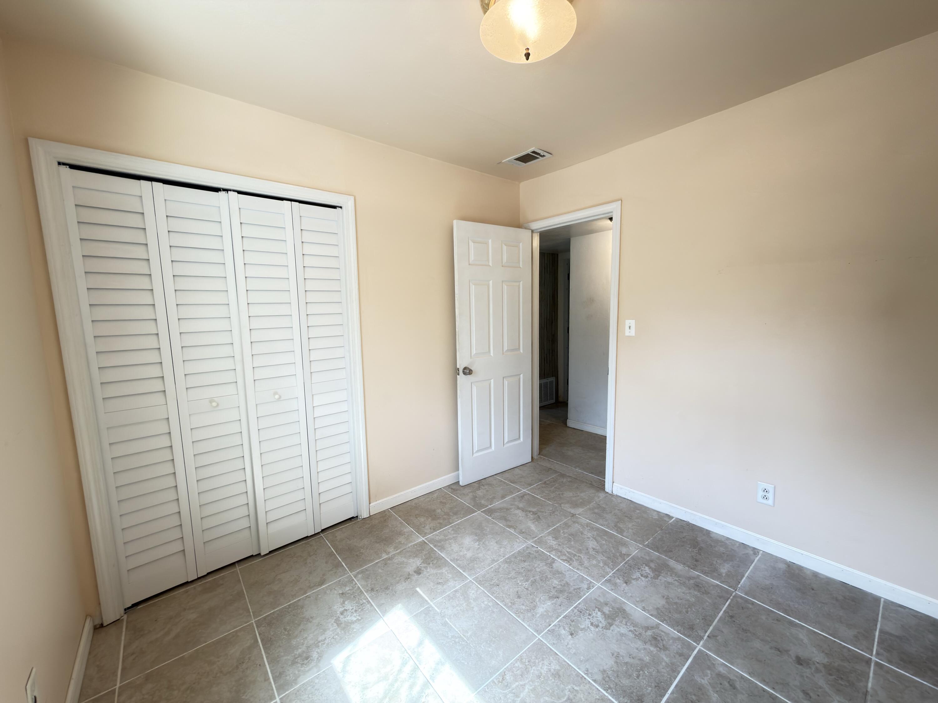 SEABREEZE ADD #3 LOT 2 BLK G - Residential