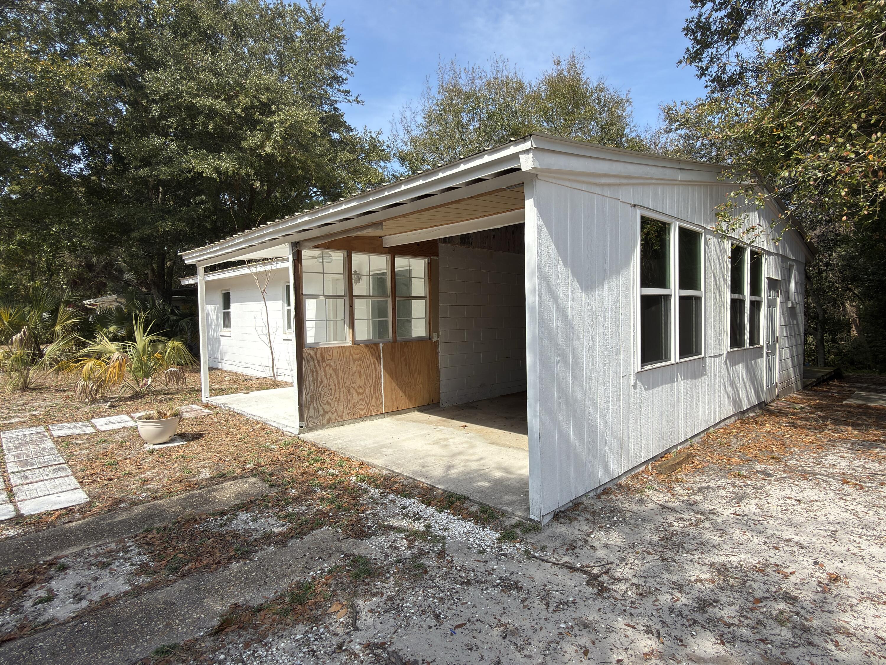 SEABREEZE ADD #3 LOT 2 BLK G - Residential