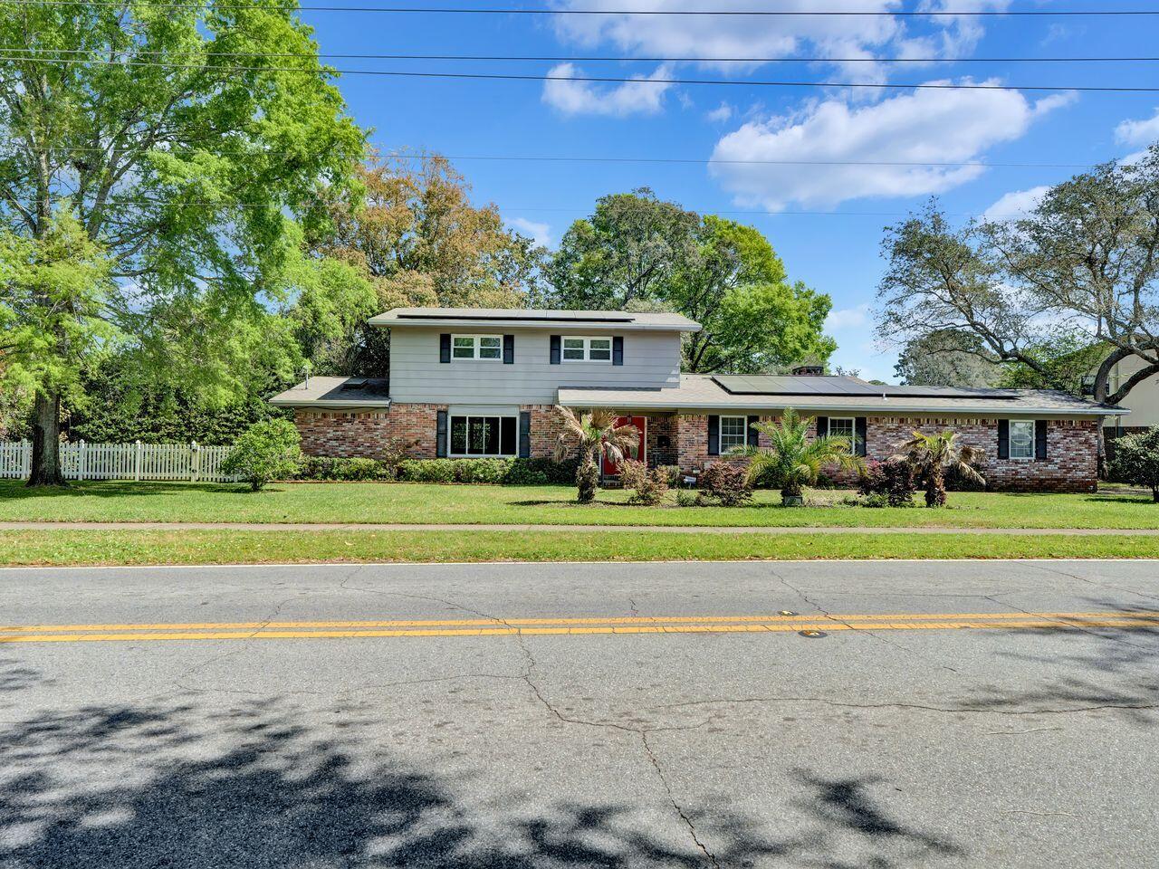 COUNTRY CLUB ESTATES, KENWOOD - Residential