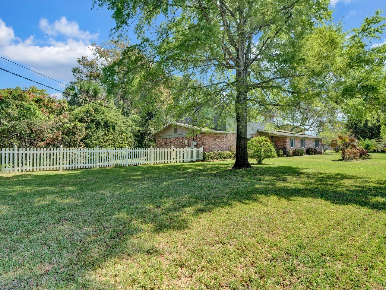 COUNTRY CLUB ESTATES, KENWOOD - Residential