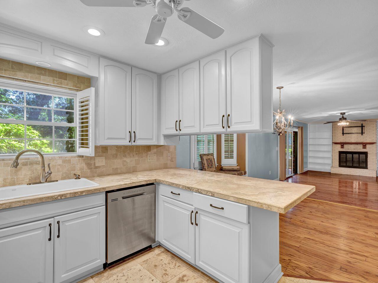 COUNTRY CLUB ESTATES, KENWOOD - Residential