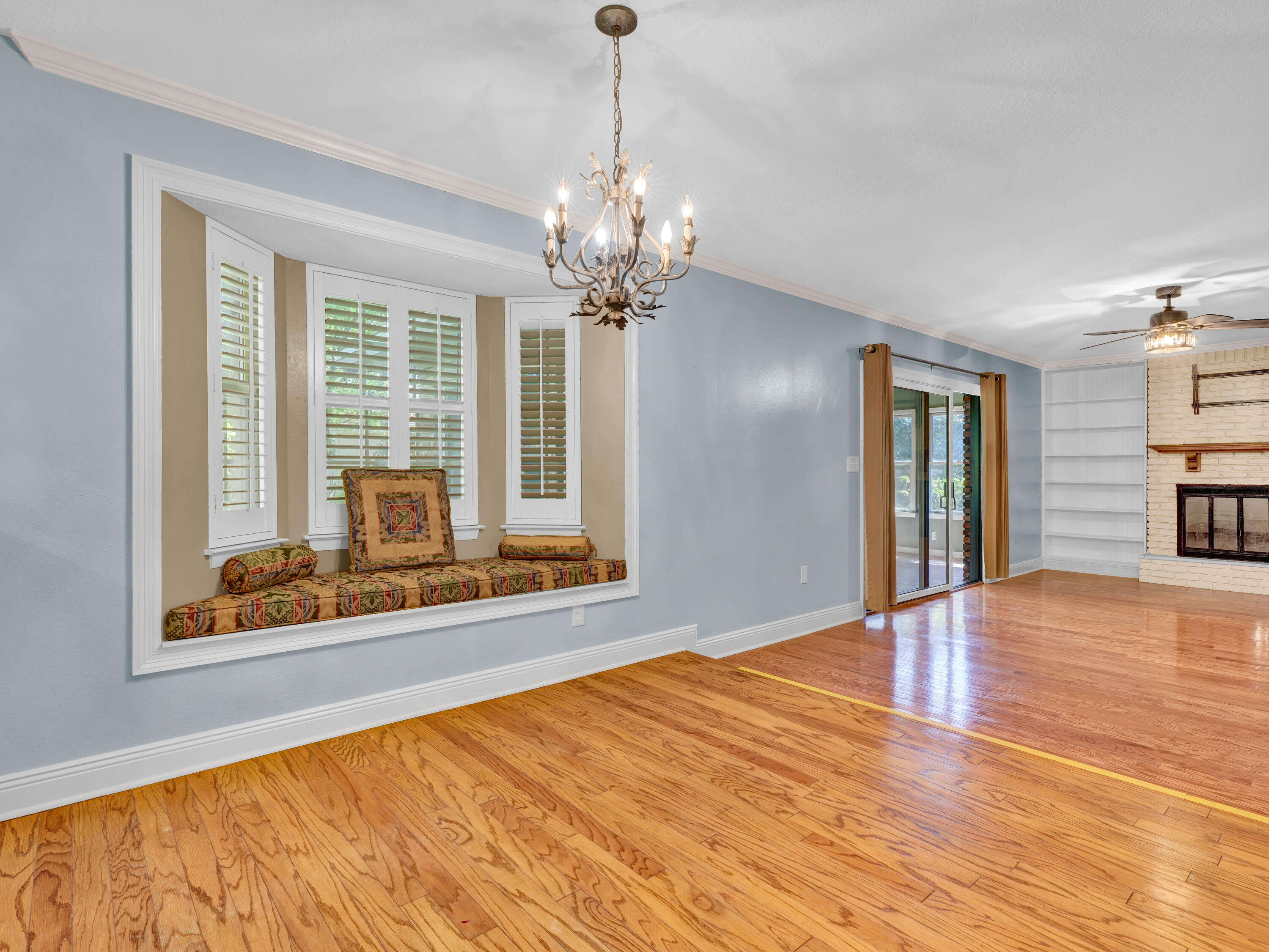 COUNTRY CLUB ESTATES, KENWOOD - Residential