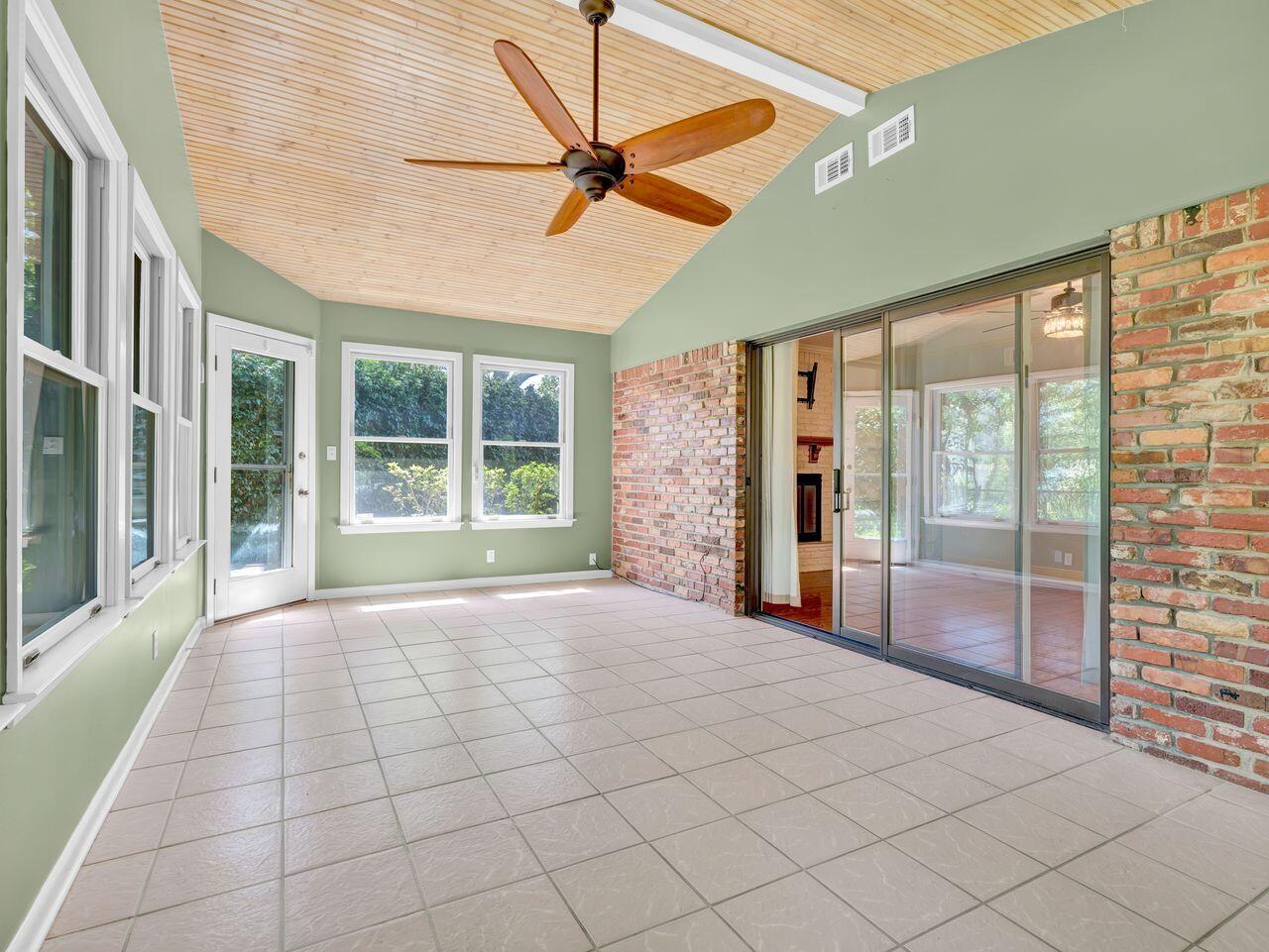 COUNTRY CLUB ESTATES, KENWOOD - Residential