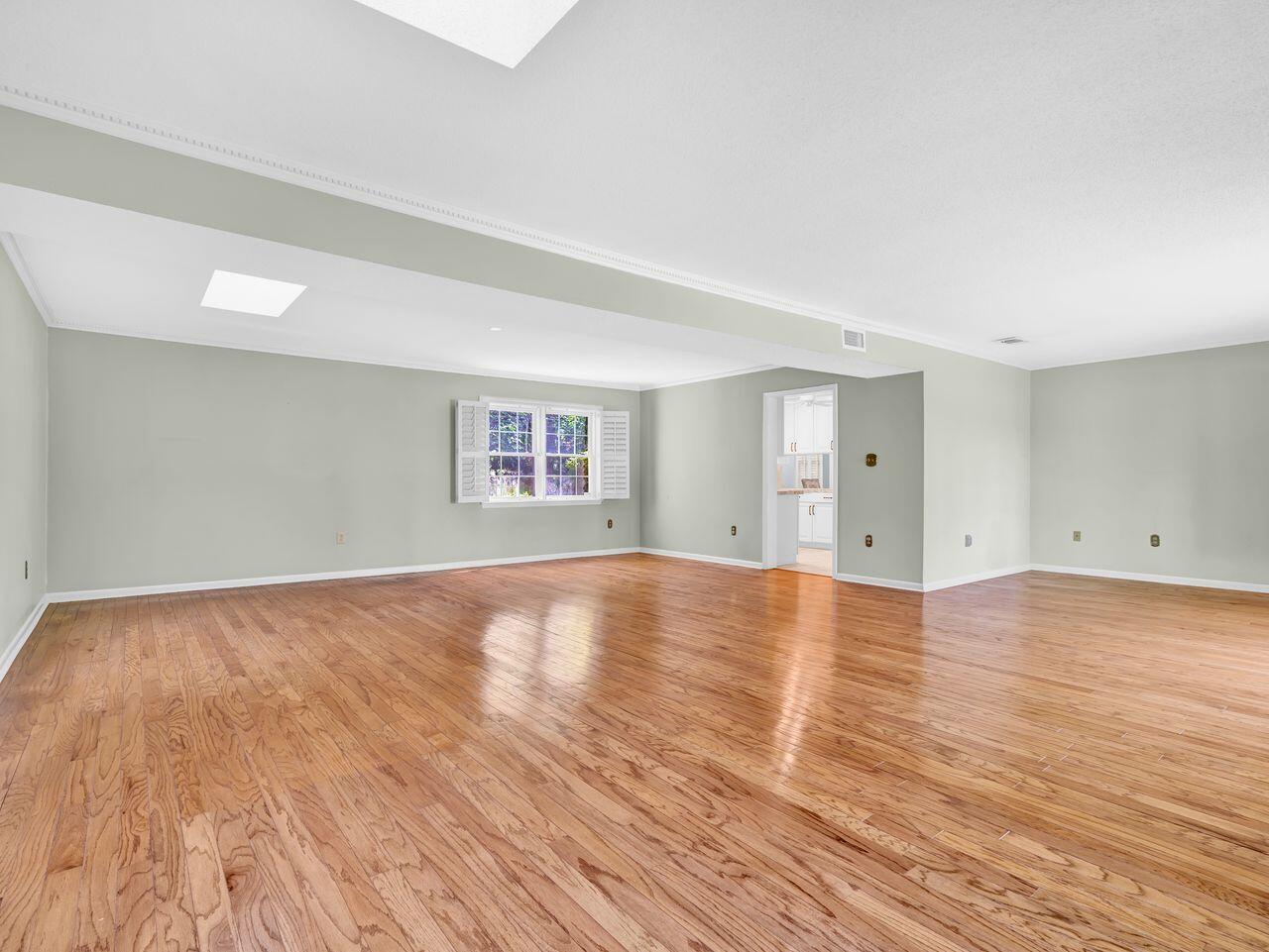 COUNTRY CLUB ESTATES, KENWOOD - Residential