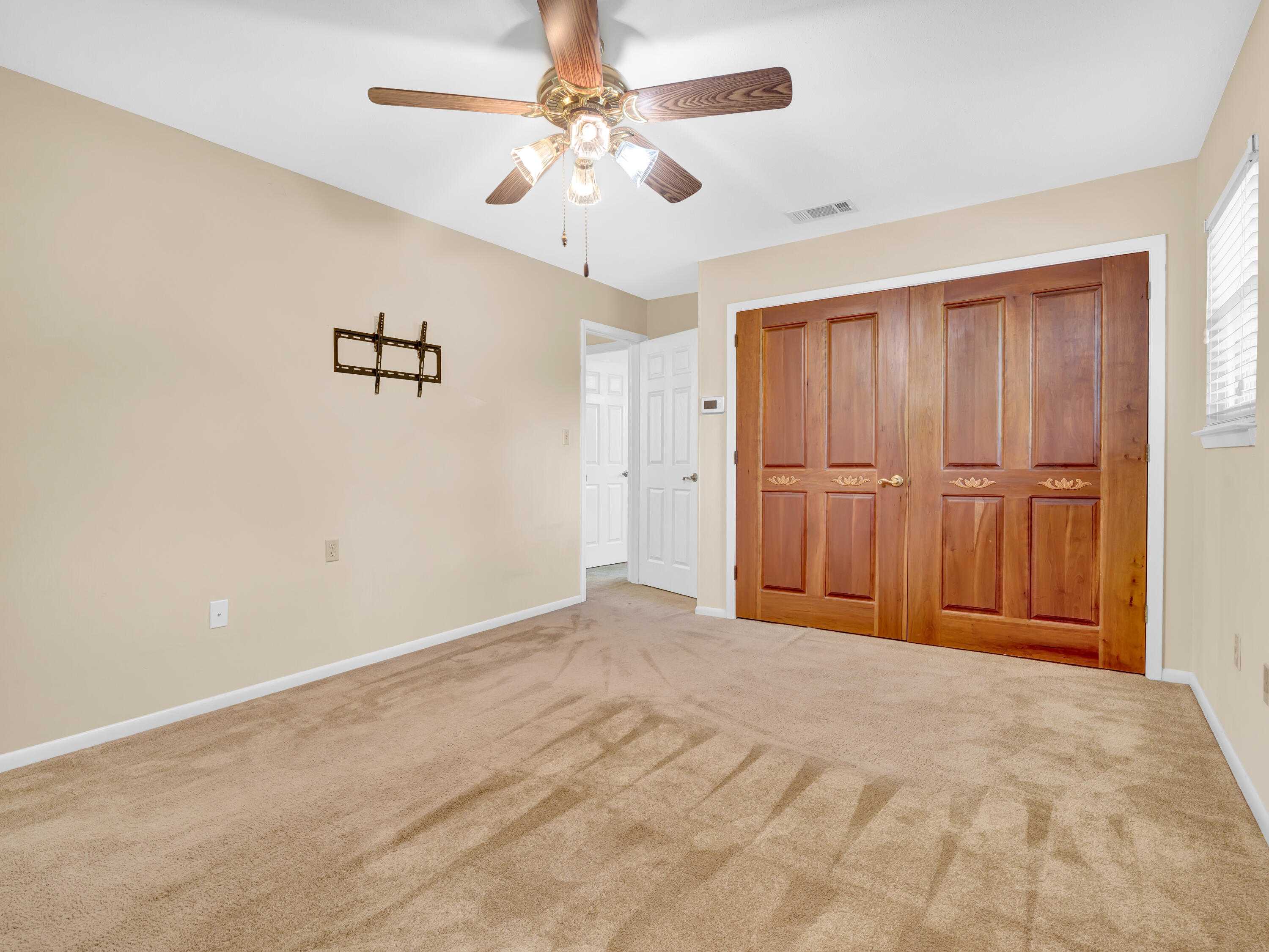 COUNTRY CLUB ESTATES, KENWOOD - Residential