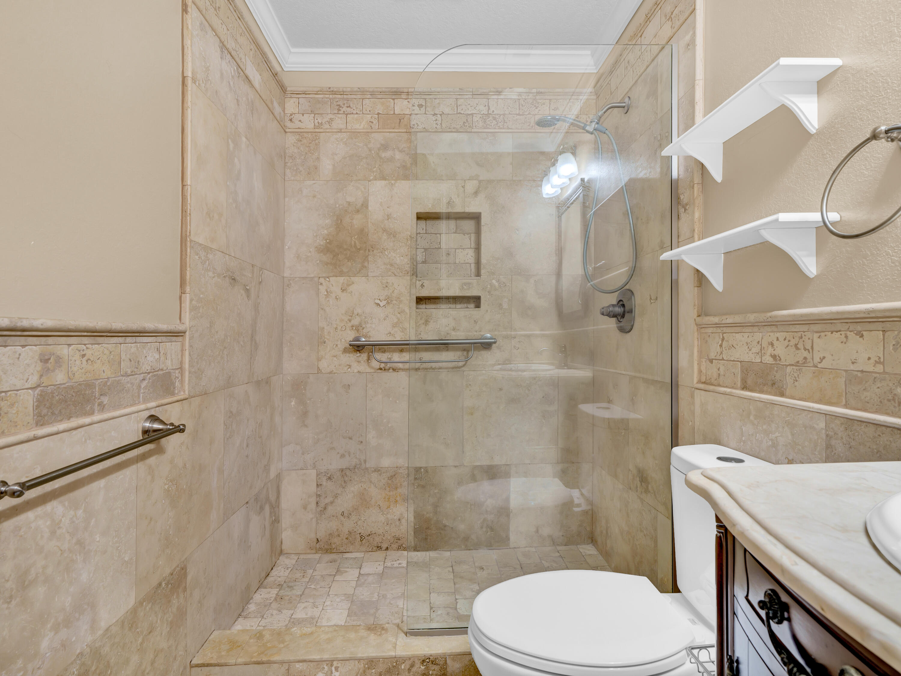 COUNTRY CLUB ESTATES, KENWOOD - Residential