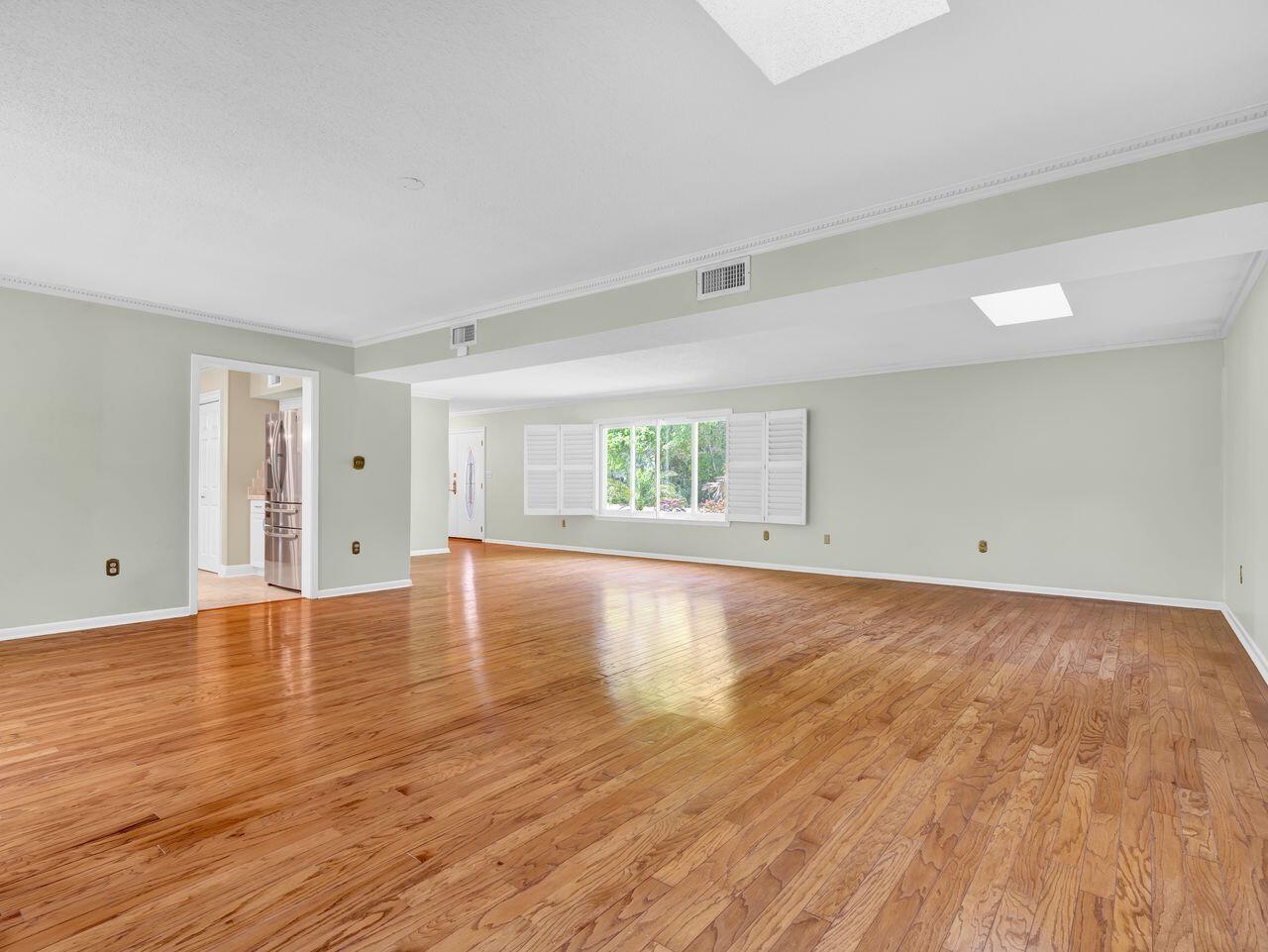 COUNTRY CLUB ESTATES, KENWOOD - Residential