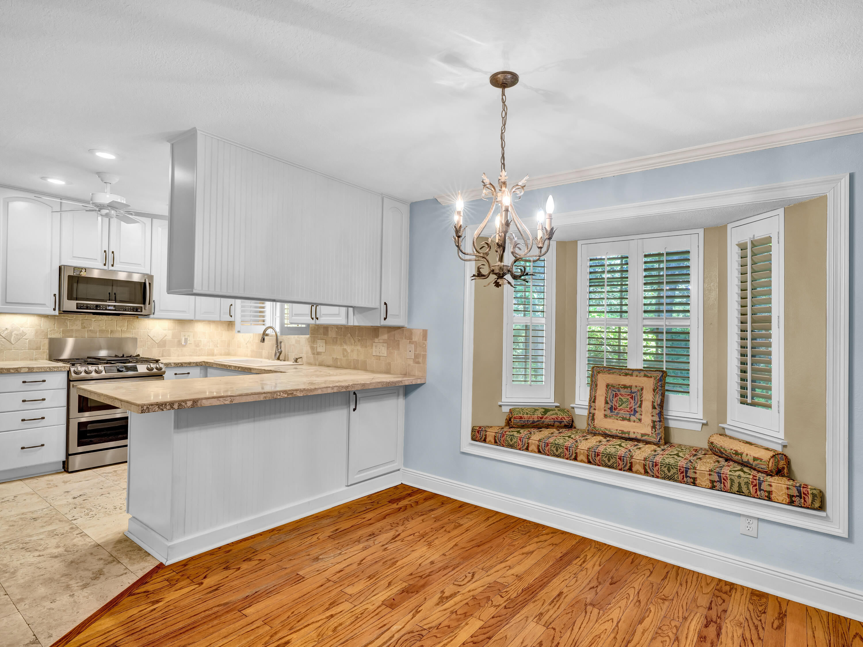 COUNTRY CLUB ESTATES, KENWOOD - Residential