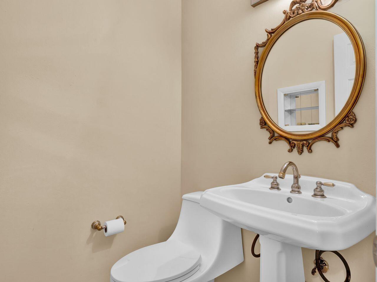 COUNTRY CLUB ESTATES, KENWOOD - Residential