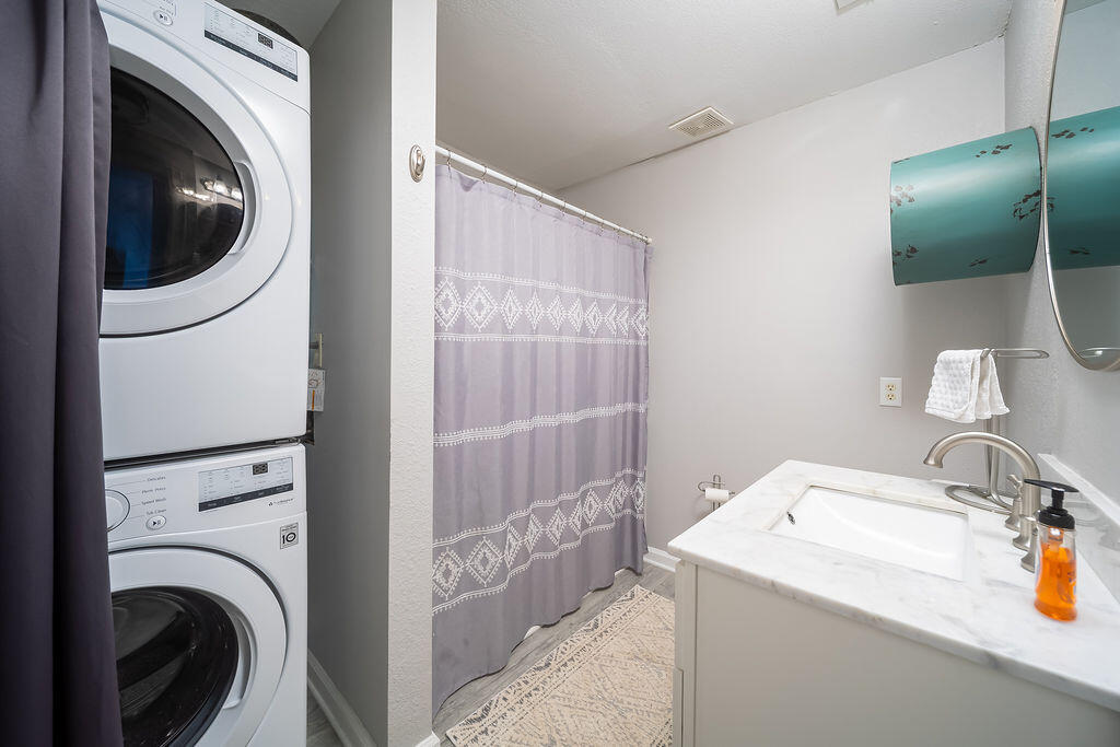 SOUNDWIND CONDO - Residential