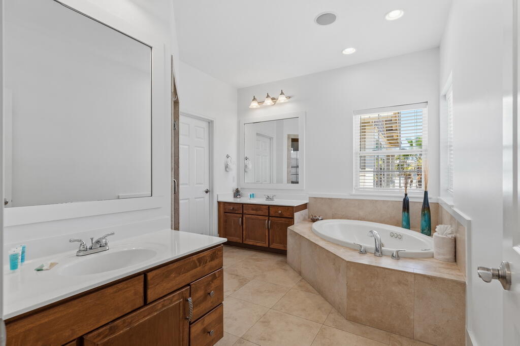 EMERALD WATERS VILLAGE - Residential