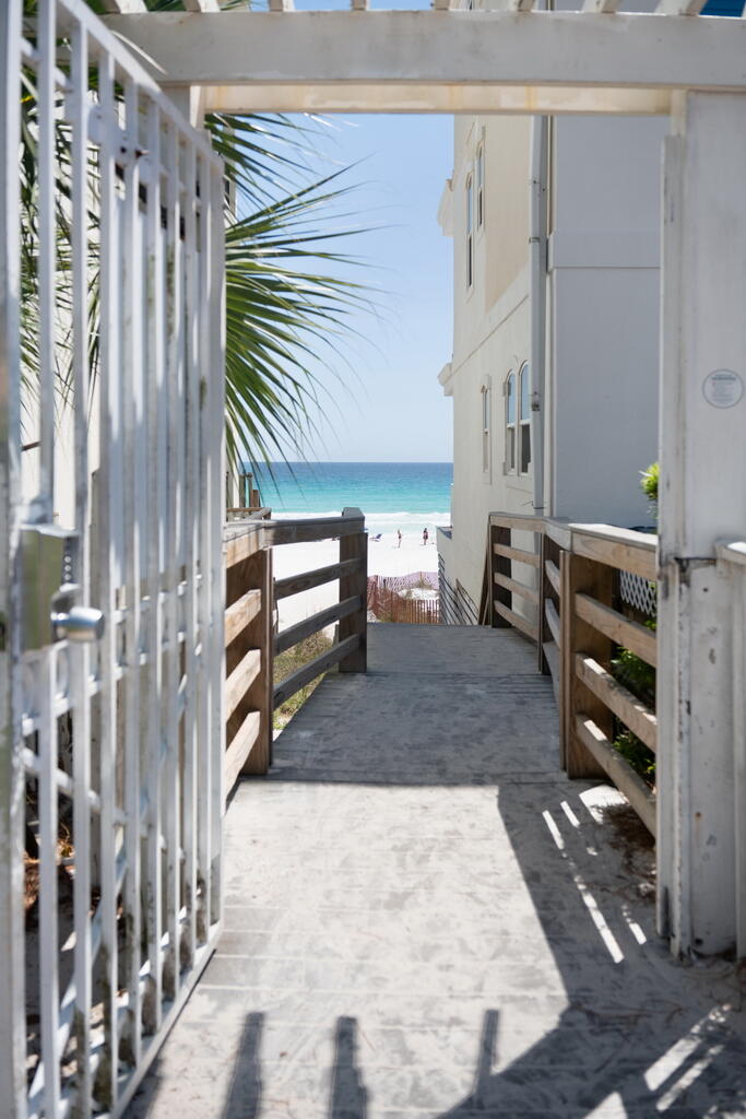 EMERALD WATERS VILLAGE - Residential