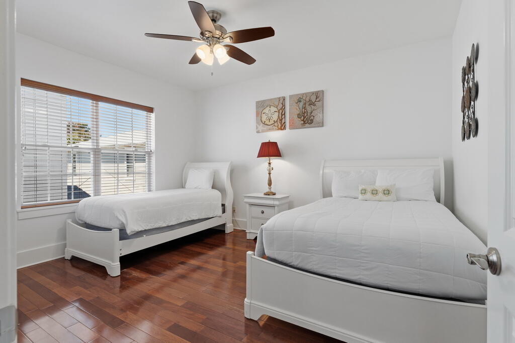 EMERALD WATERS VILLAGE - Residential