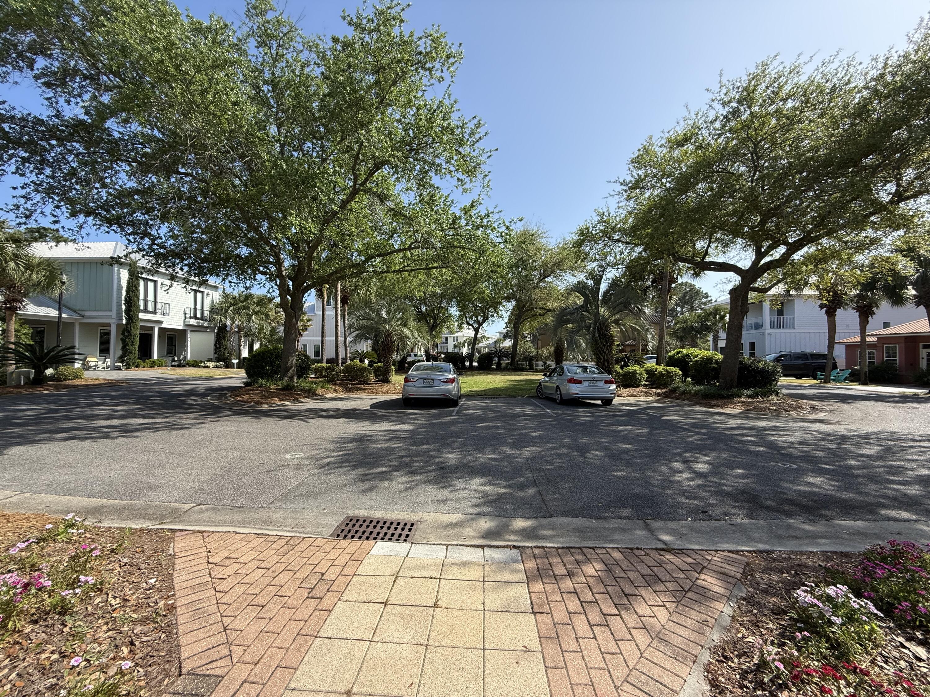 EMERALD WATERS VILLAGE - Residential