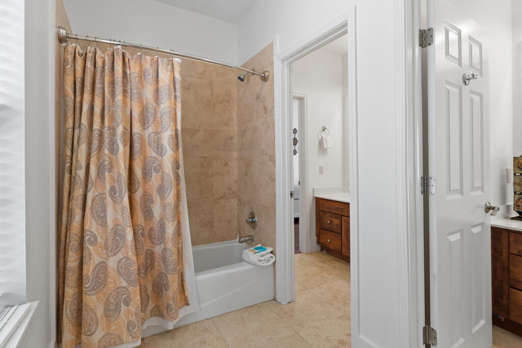 EMERALD WATERS VILLAGE - Residential