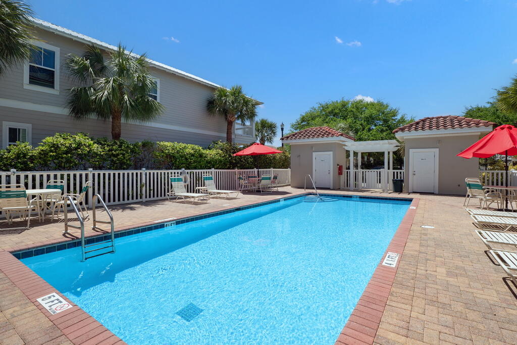 EMERALD WATERS VILLAGE - Residential