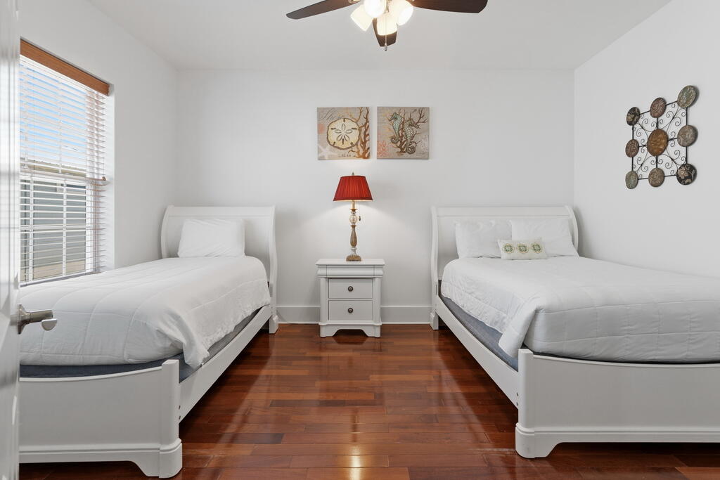 EMERALD WATERS VILLAGE - Residential