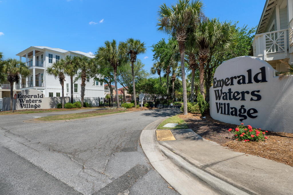 EMERALD WATERS VILLAGE - Residential