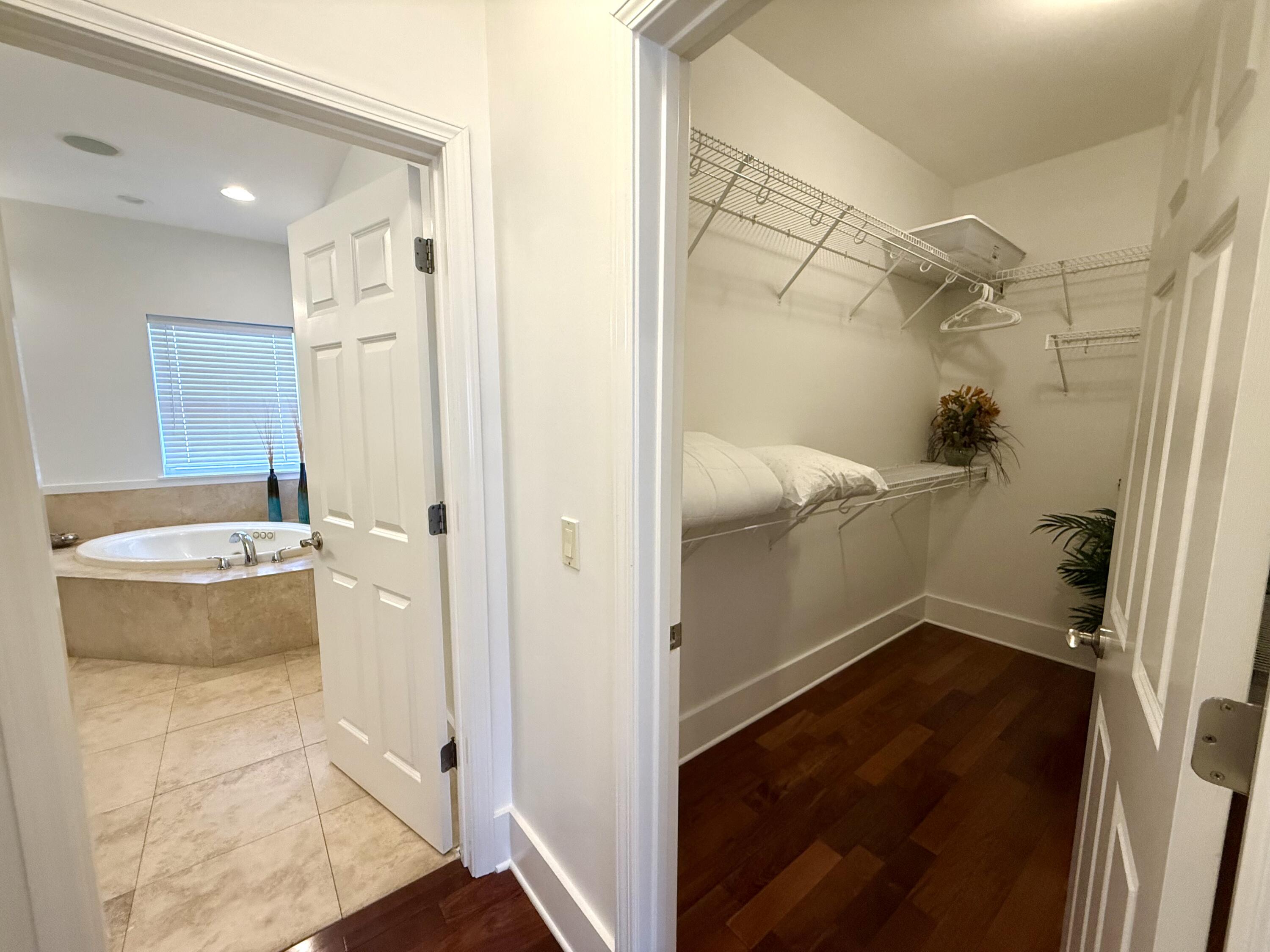 EMERALD WATERS VILLAGE - Residential