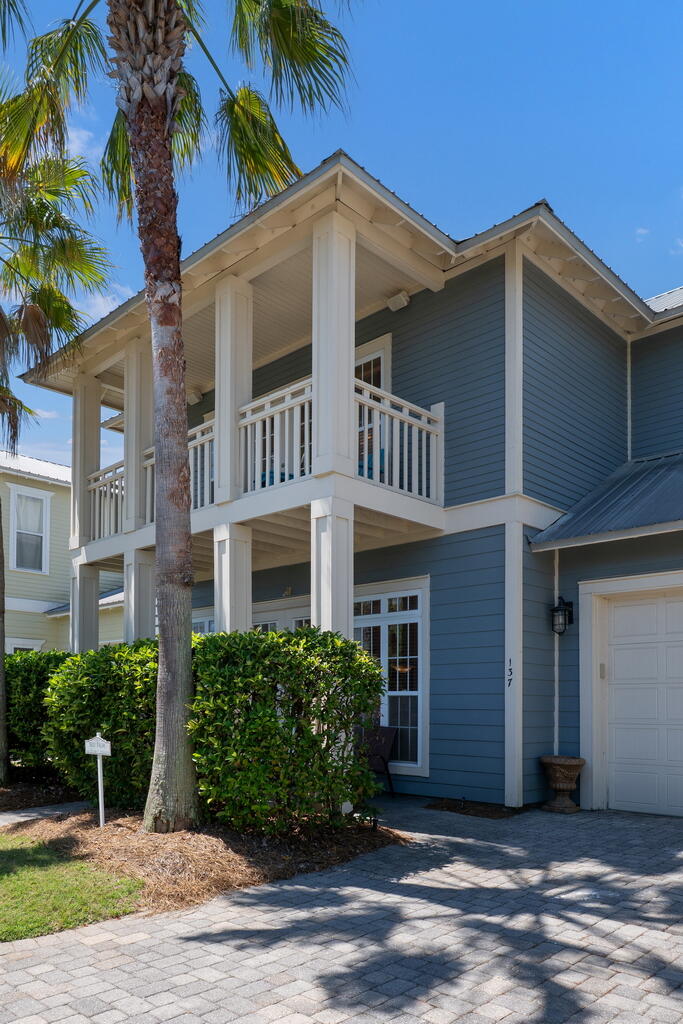 EMERALD WATERS VILLAGE - Residential