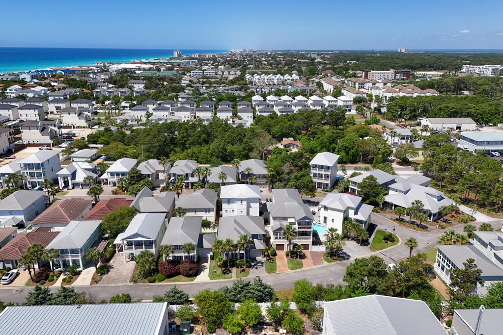 EMERALD WATERS VILLAGE - Residential