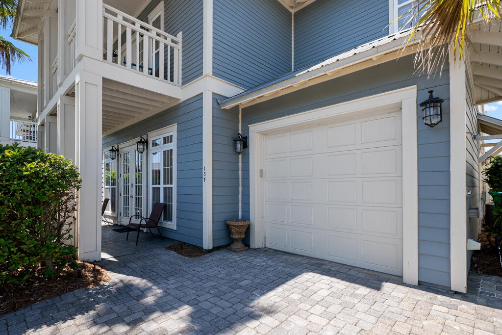 EMERALD WATERS VILLAGE - Residential