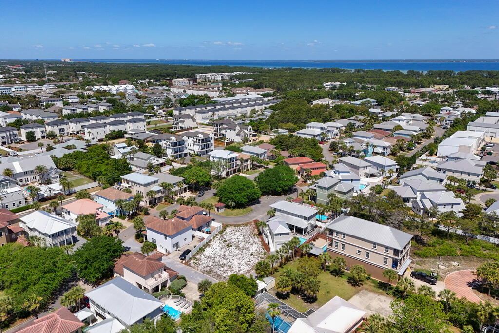 EMERALD WATERS VILLAGE - Residential