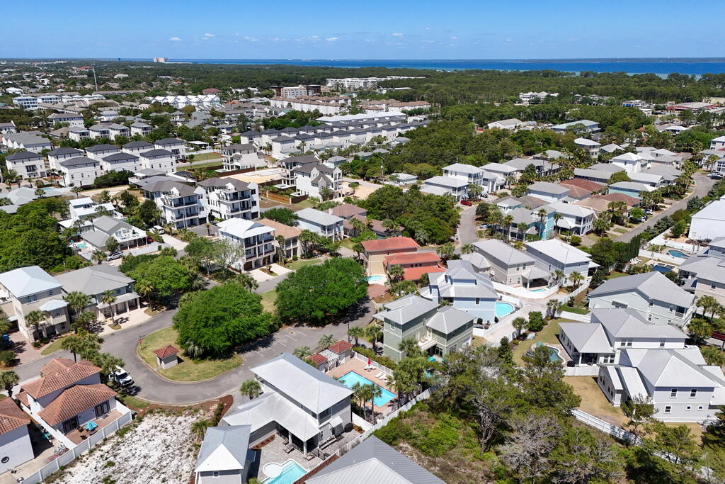 EMERALD WATERS VILLAGE - Residential