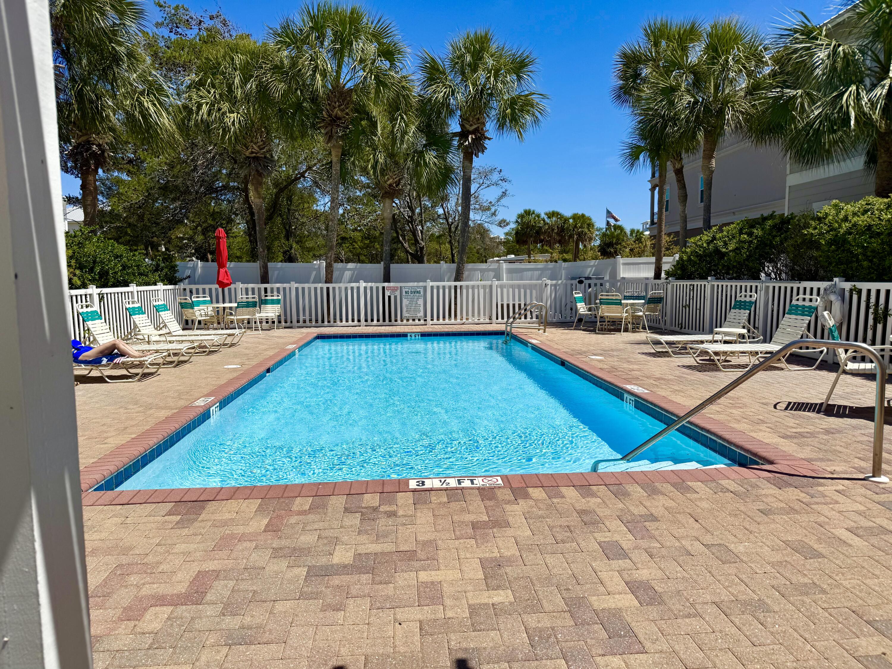 EMERALD WATERS VILLAGE - Residential