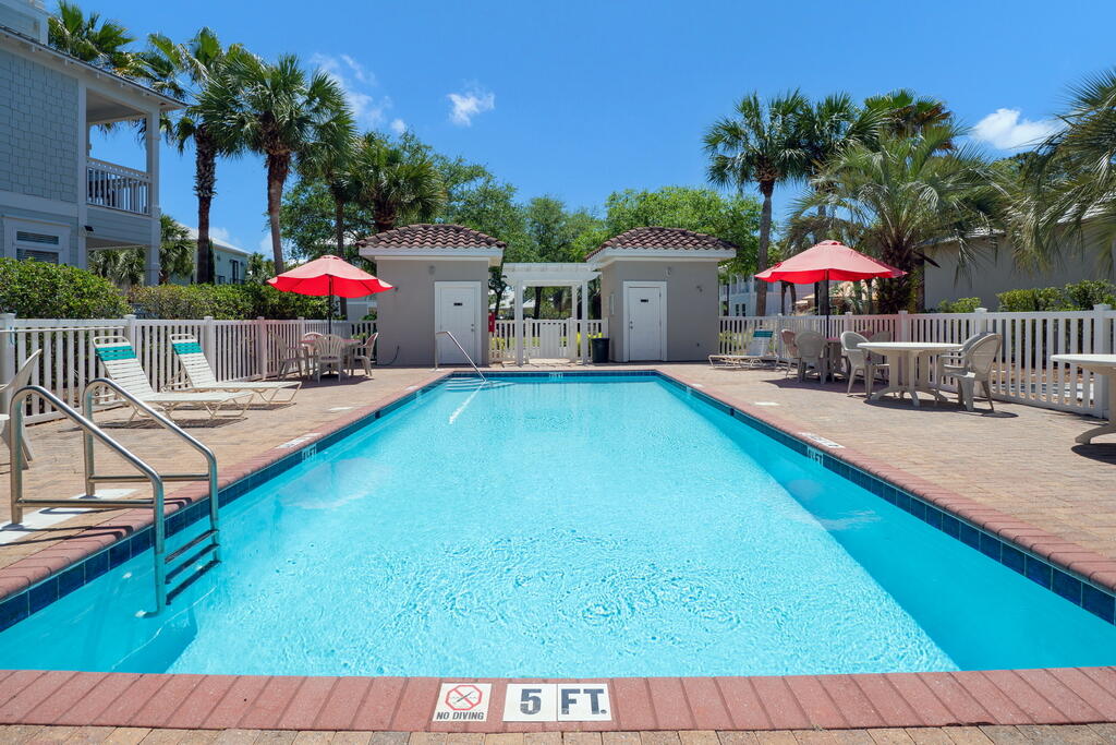 EMERALD WATERS VILLAGE - Residential