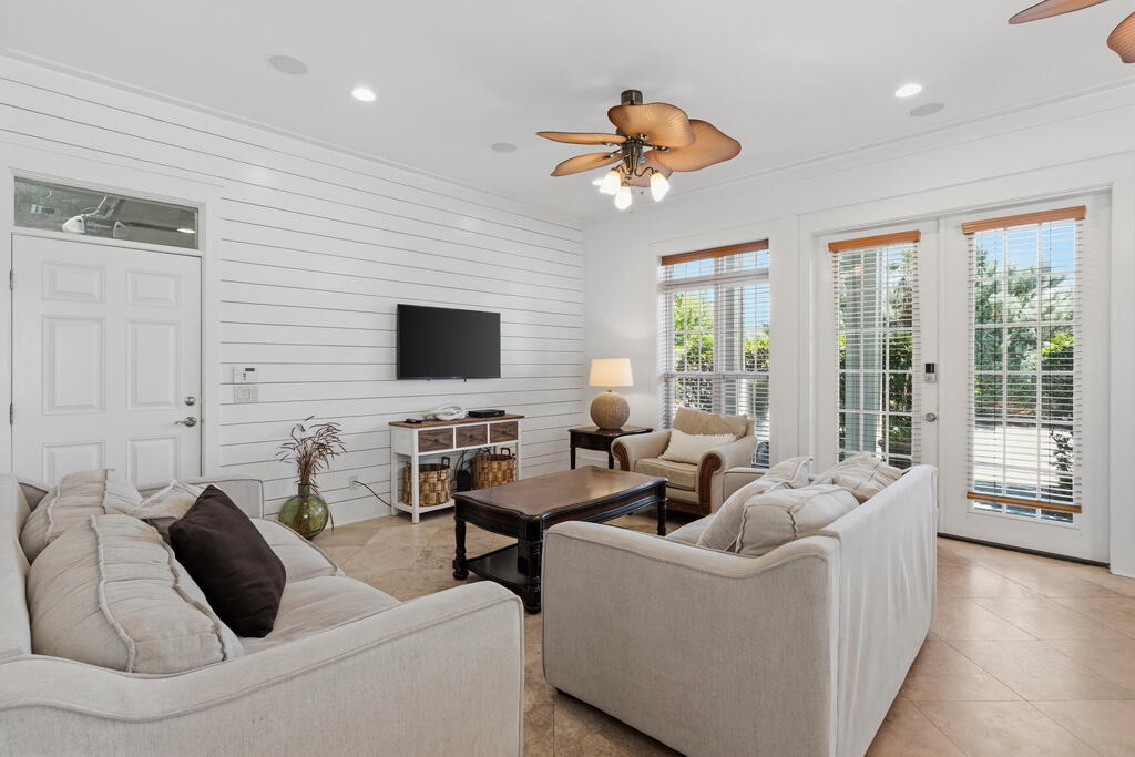 EMERALD WATERS VILLAGE - Residential