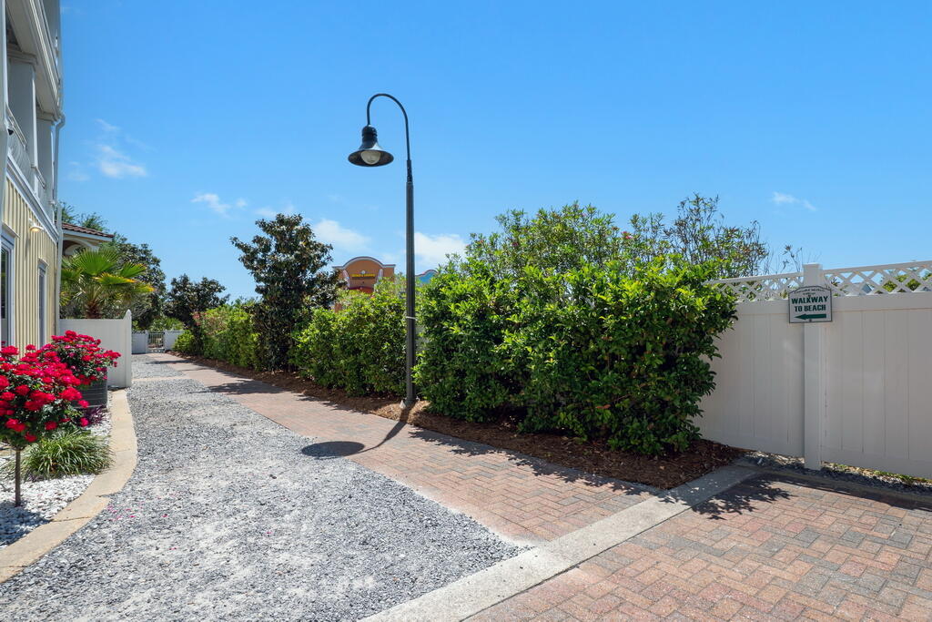 EMERALD WATERS VILLAGE - Residential