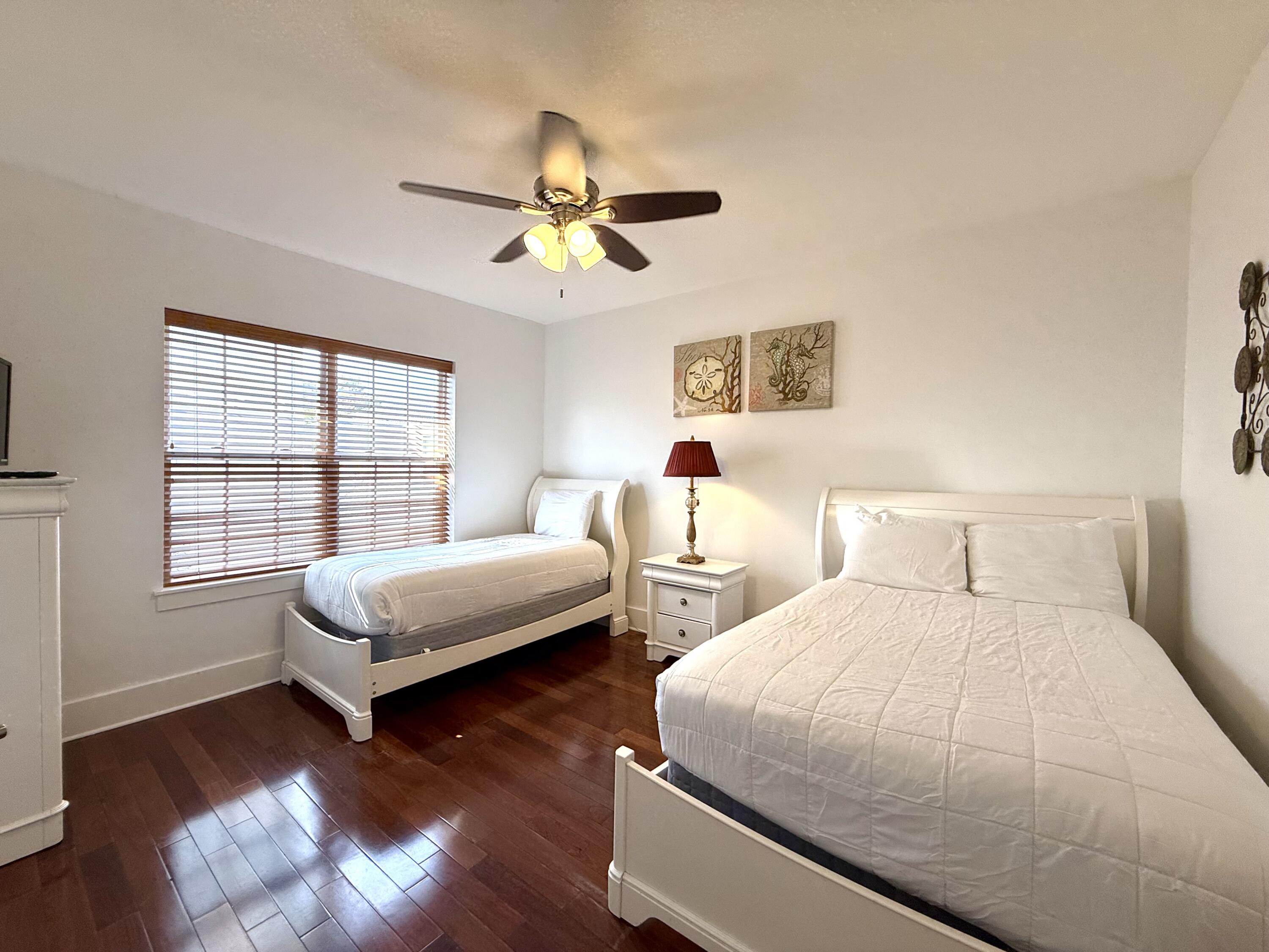 EMERALD WATERS VILLAGE - Residential