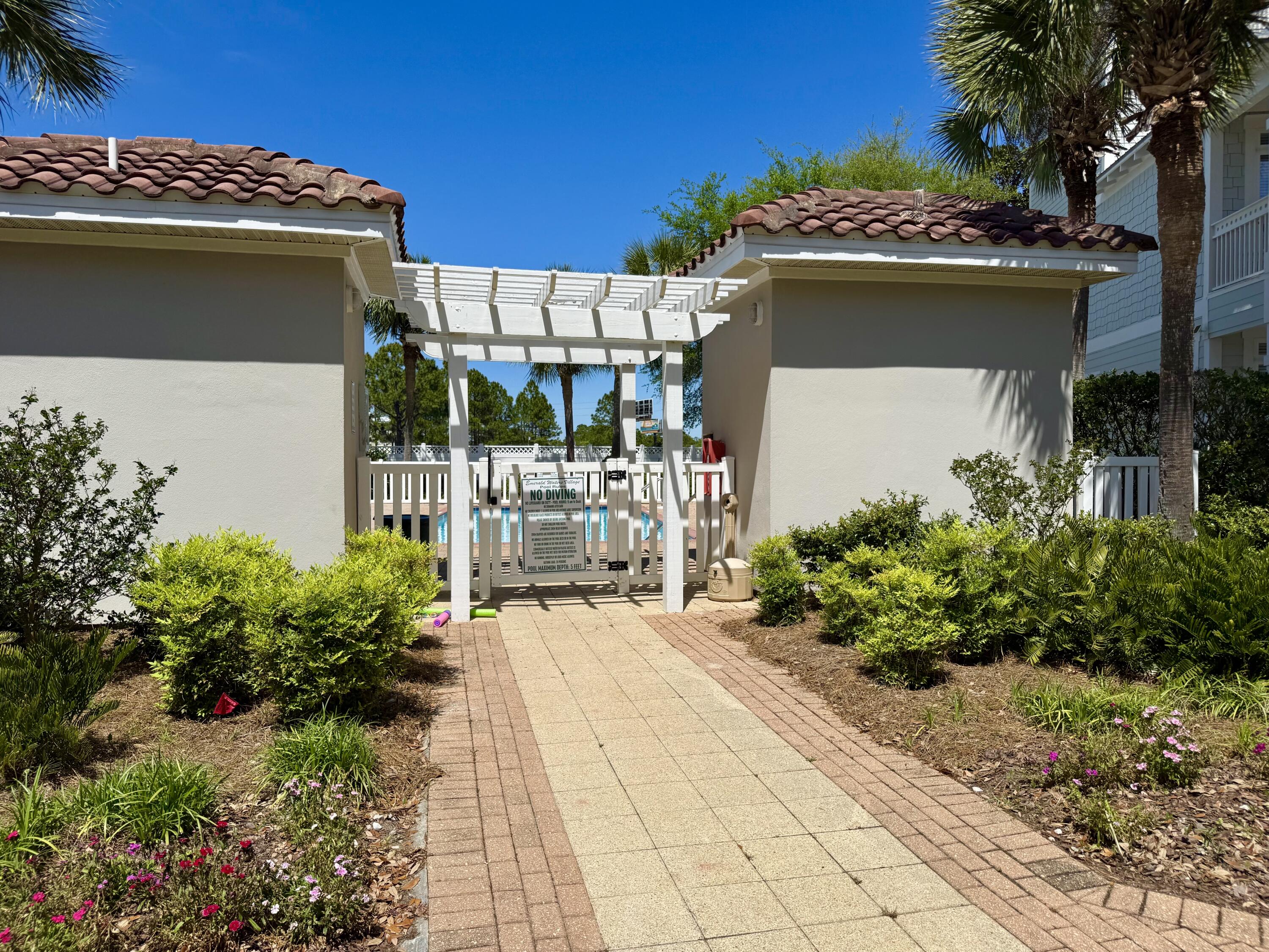 EMERALD WATERS VILLAGE - Residential