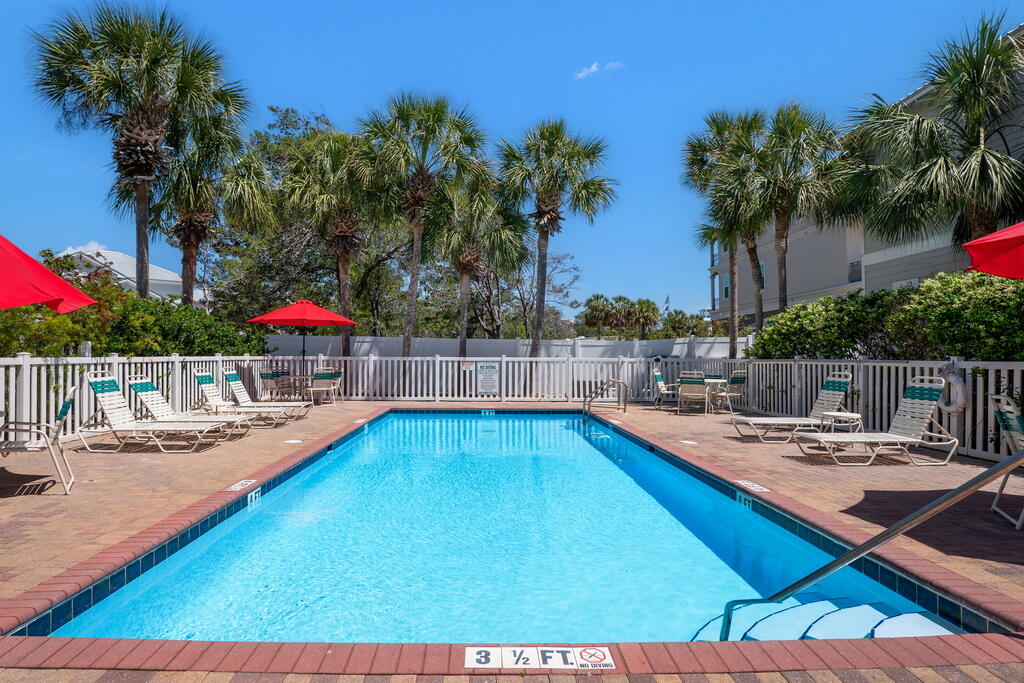 EMERALD WATERS VILLAGE - Residential