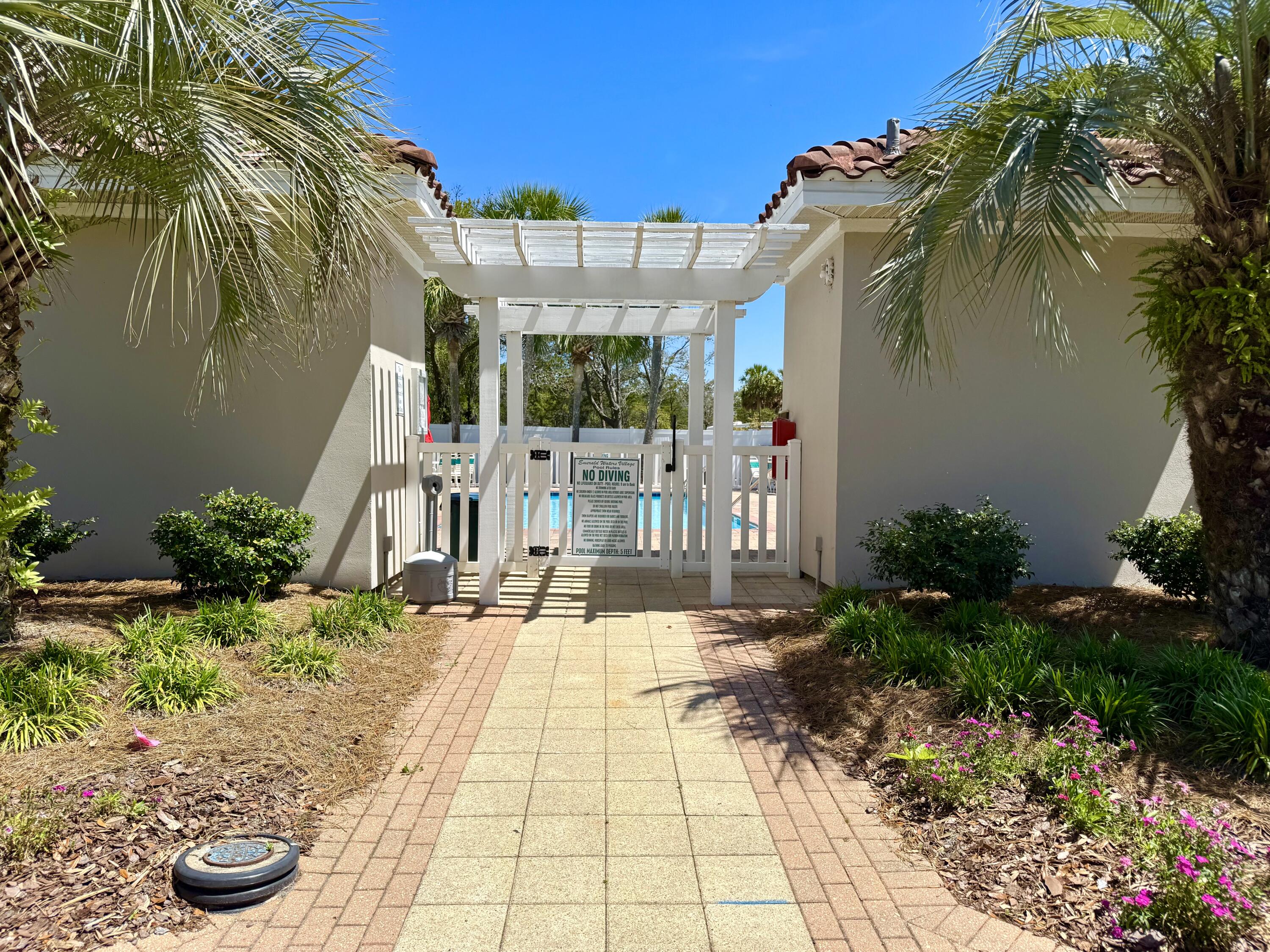 EMERALD WATERS VILLAGE - Residential