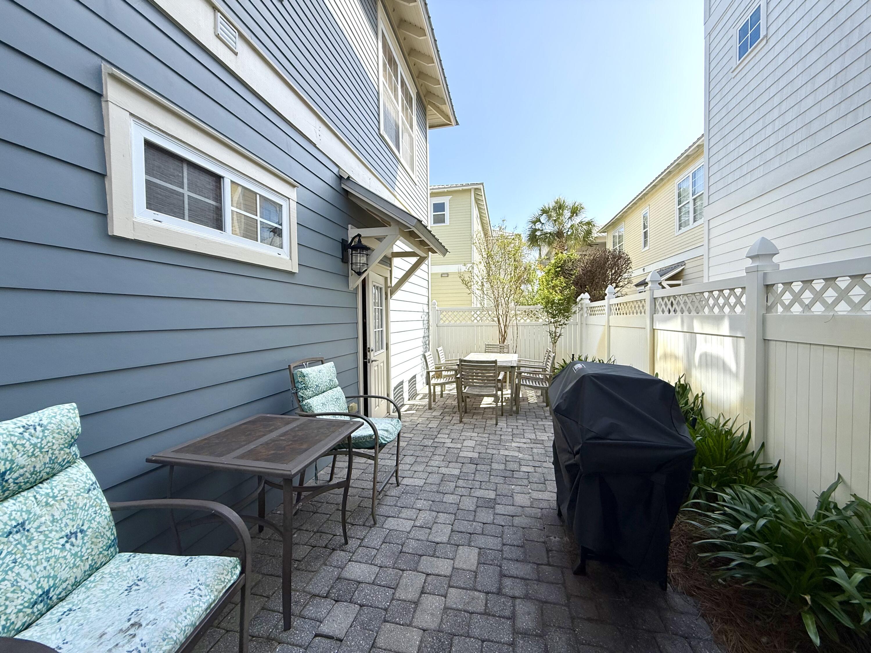 EMERALD WATERS VILLAGE - Residential