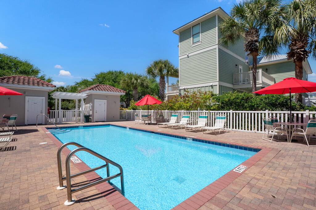 EMERALD WATERS VILLAGE - Residential