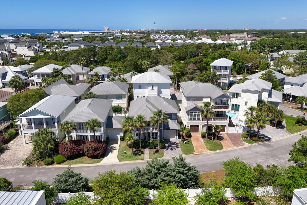 EMERALD WATERS VILLAGE - Residential
