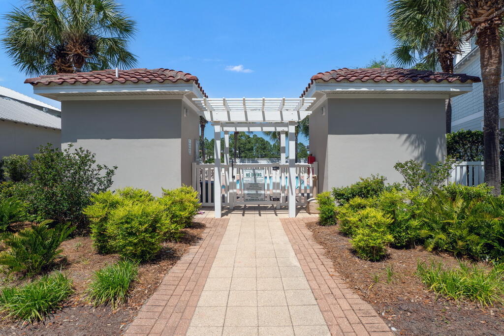 EMERALD WATERS VILLAGE - Residential