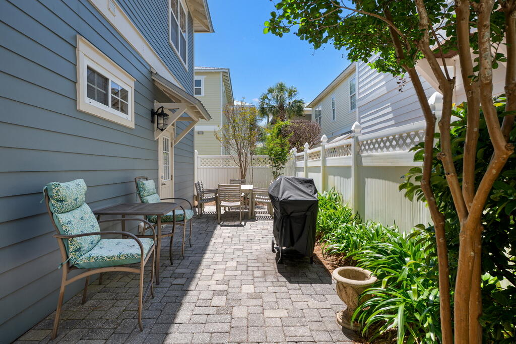 EMERALD WATERS VILLAGE - Residential