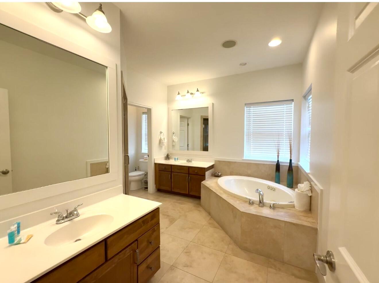 EMERALD WATERS VILLAGE - Residential