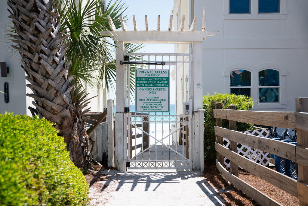 EMERALD WATERS VILLAGE - Residential