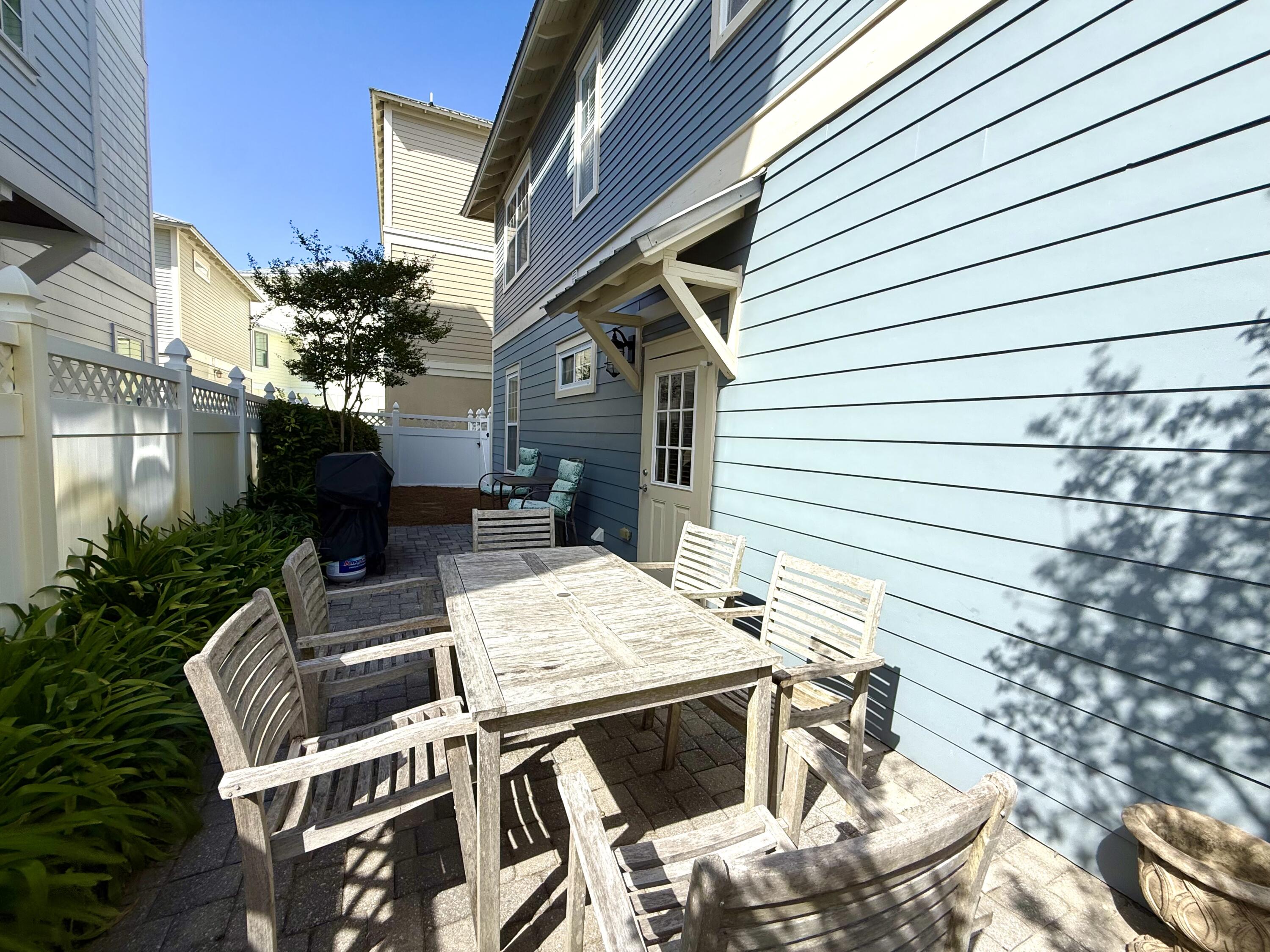 EMERALD WATERS VILLAGE - Residential