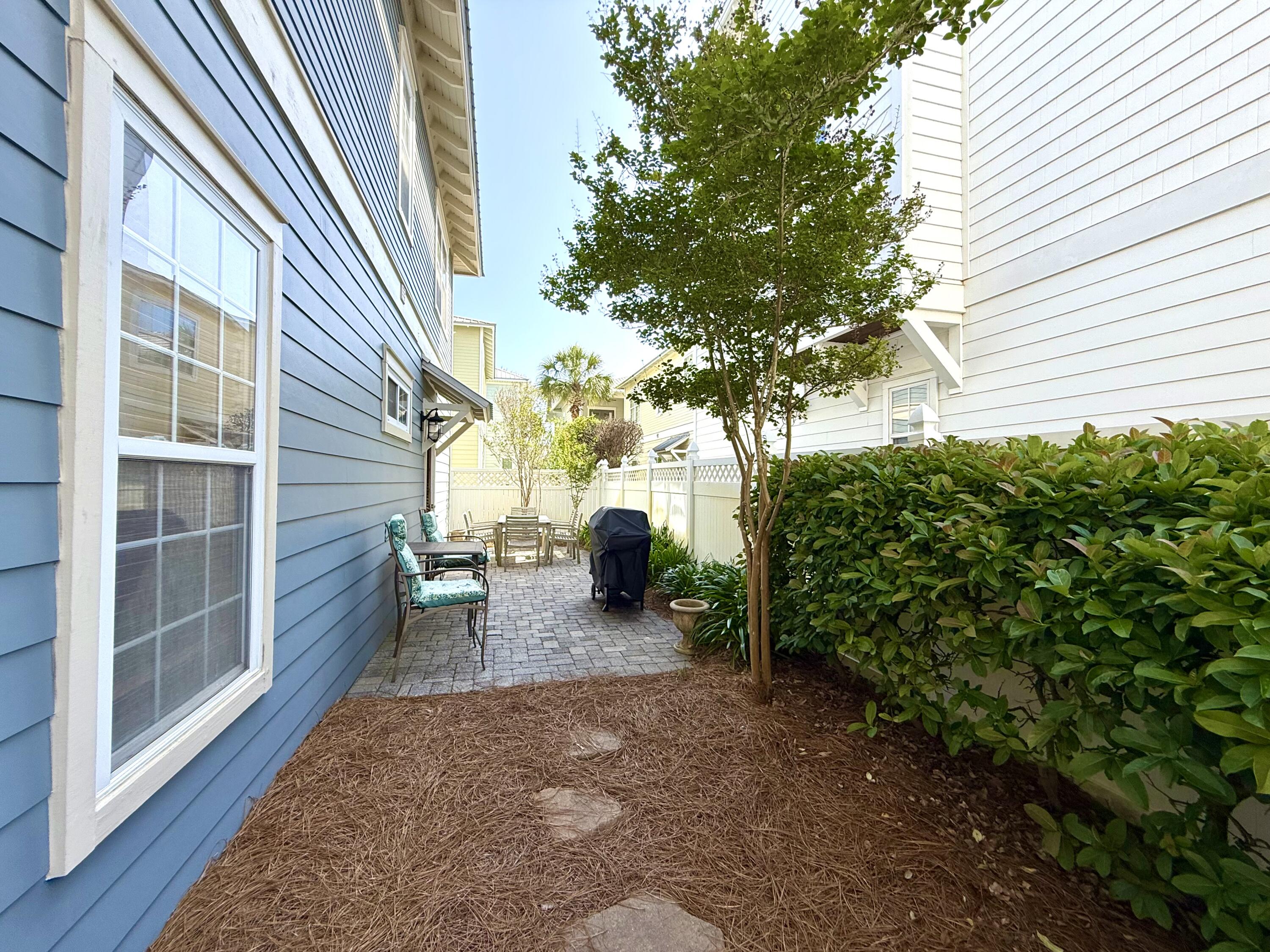 EMERALD WATERS VILLAGE - Residential