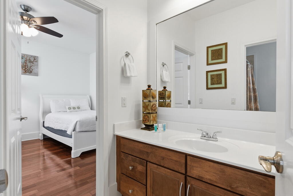 EMERALD WATERS VILLAGE - Residential