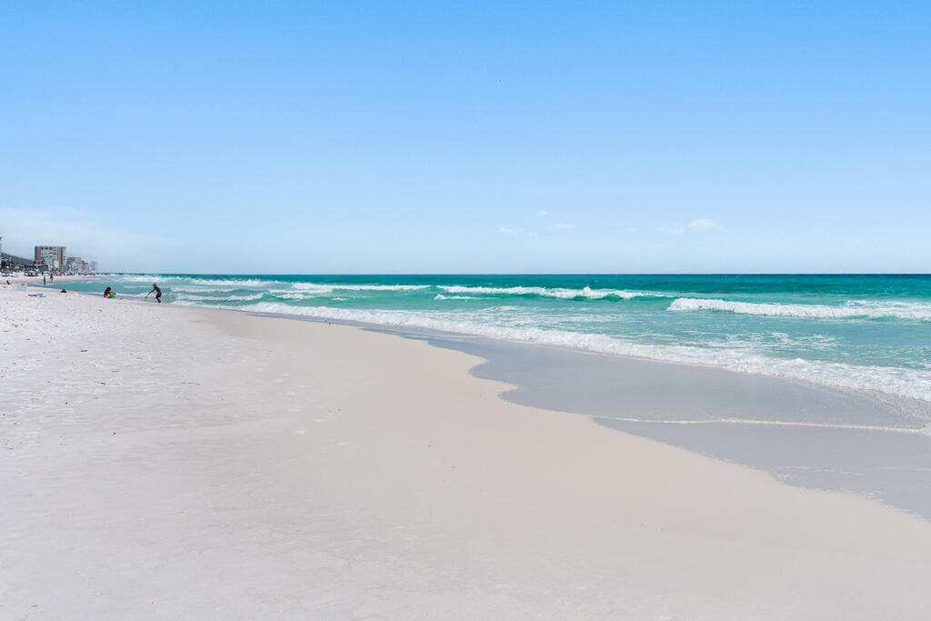 EMERALD WATERS VILLAGE - Residential